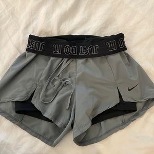 Nike W flex essentials 2-in-1 Training Shorts xs